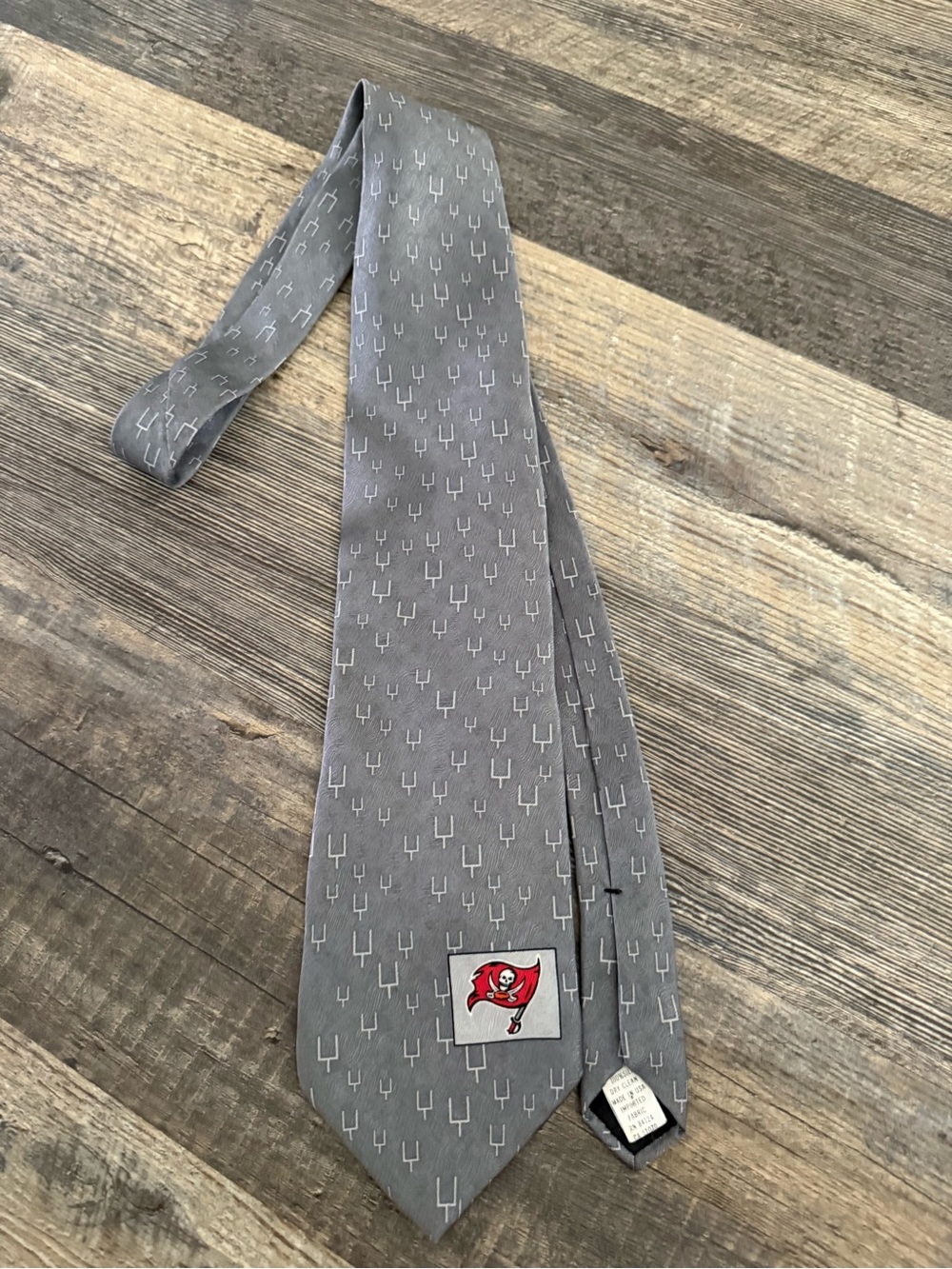 Vintage 2003 Ralph Marlin Tampa Bay Buccaneers 100% Silk Neck Tie Gray Goalpost